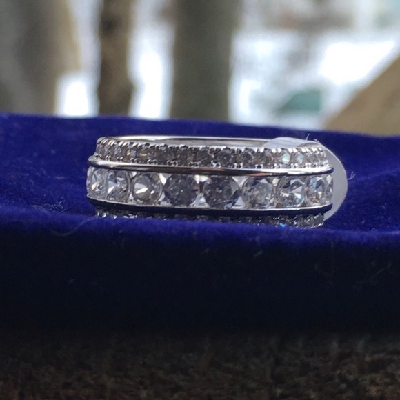 ROMANTIC REBECCA - Picture 4 of 8